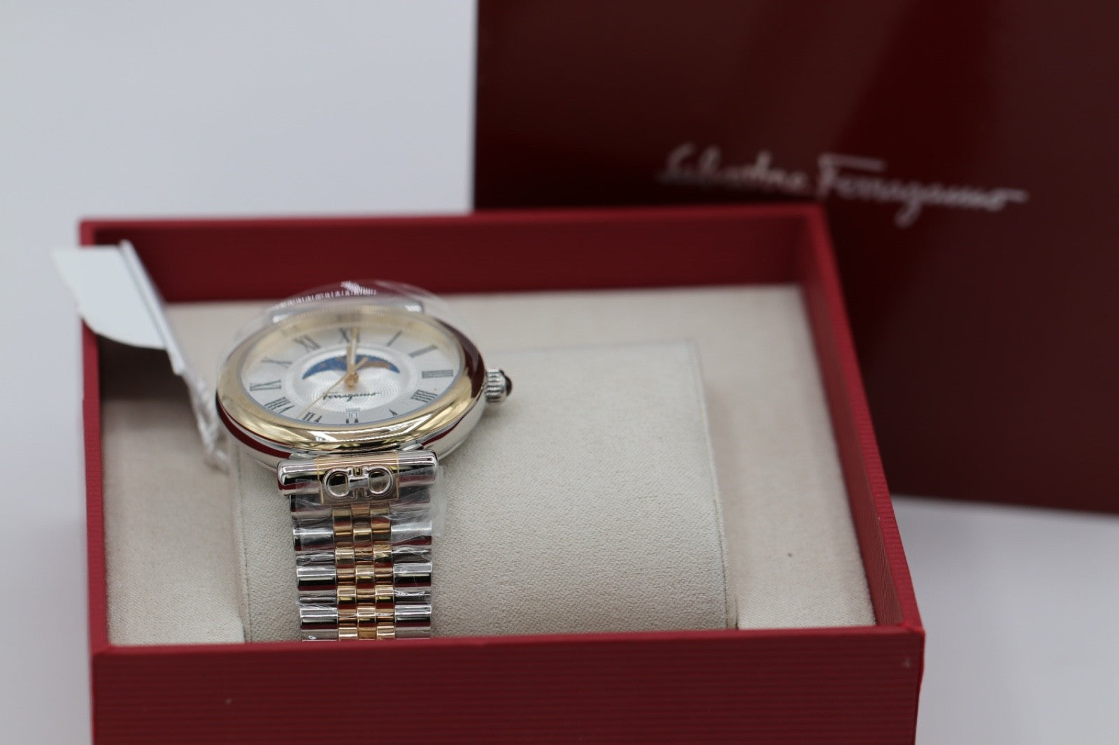 Salvatore Ferragamo Ora SFUW00422 Silver Women's Watch New + Box & Paper's