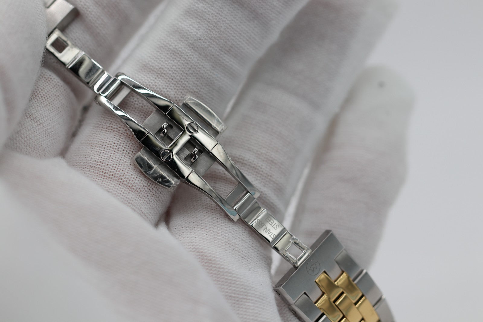 Movado Women's Watch 0607630 Mother of Pearl Diamond Swiss Quartz Two Tone Steel