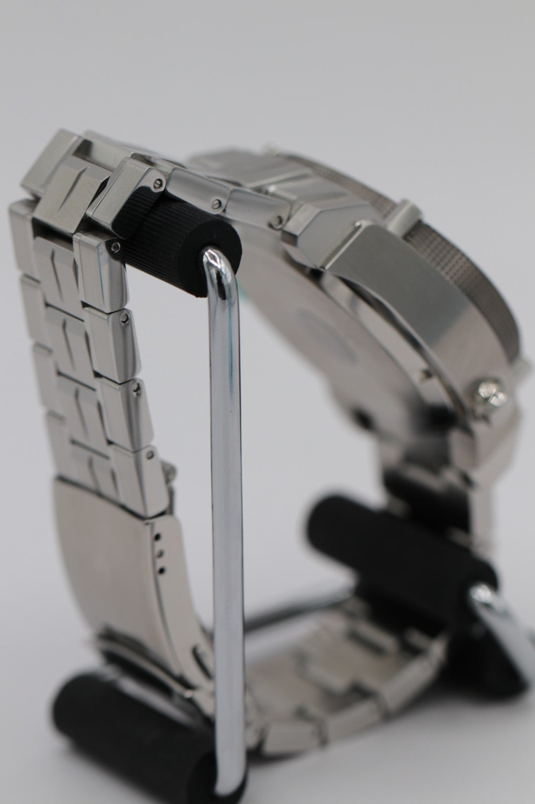 Bulova Precisionist Men's Chronograph Calendar Quartz Silver Watch 46 MM 98B405