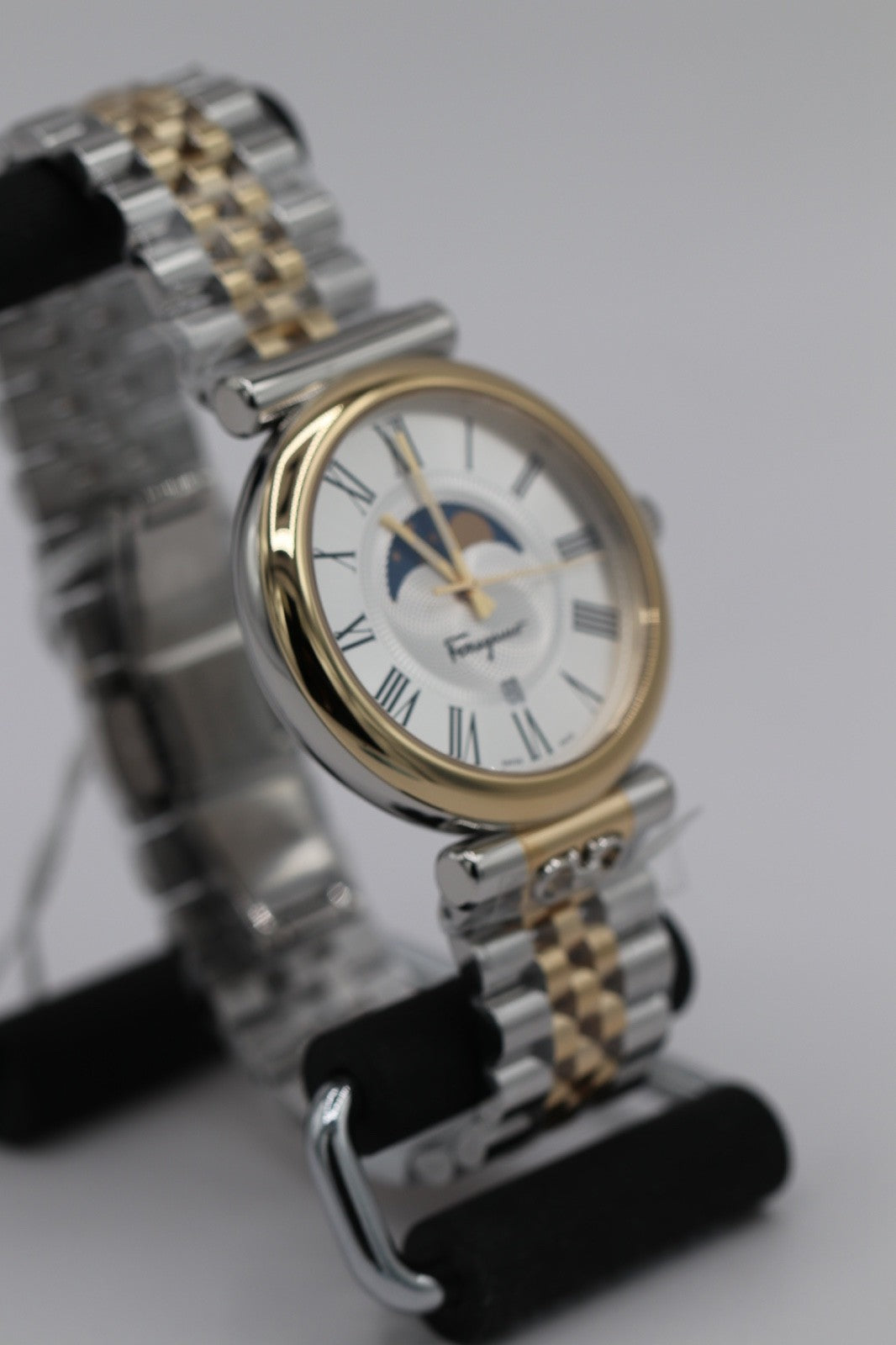 Salvatore Ferragamo Ora SFUW00422 Silver Women's Watch New + Box & Paper's