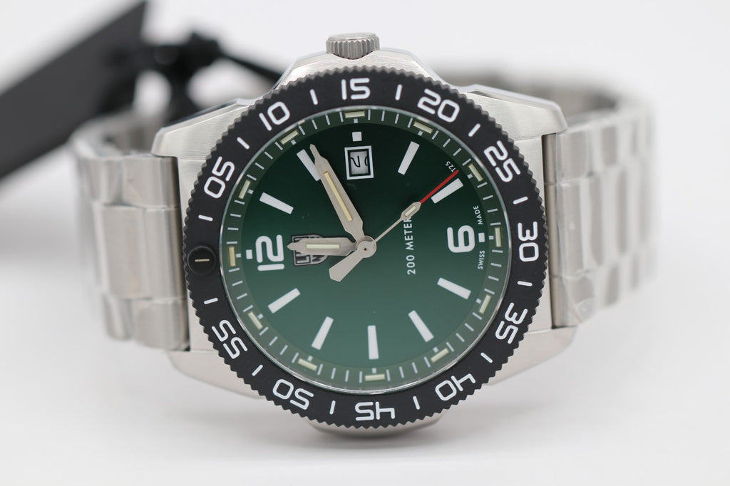 Swiss Luminox XS.3137 Pacific Diver Green Dial Tritium Stainless Mens 44mm Watch