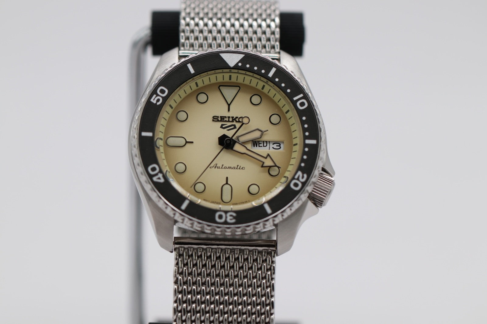 Seiko 5 Sports Men's Watch SRPD67 Automatic Cream Dial Day Date Steel 42mm
