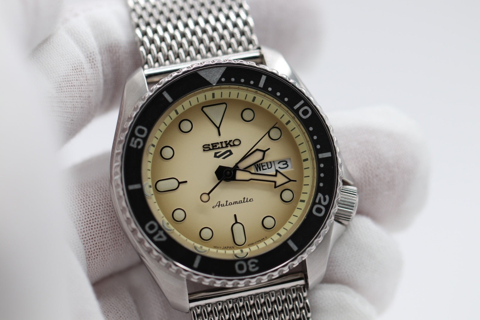 Seiko 5 Sports Men's Watch SRPD67 Automatic Cream Dial Day Date Steel 42mm