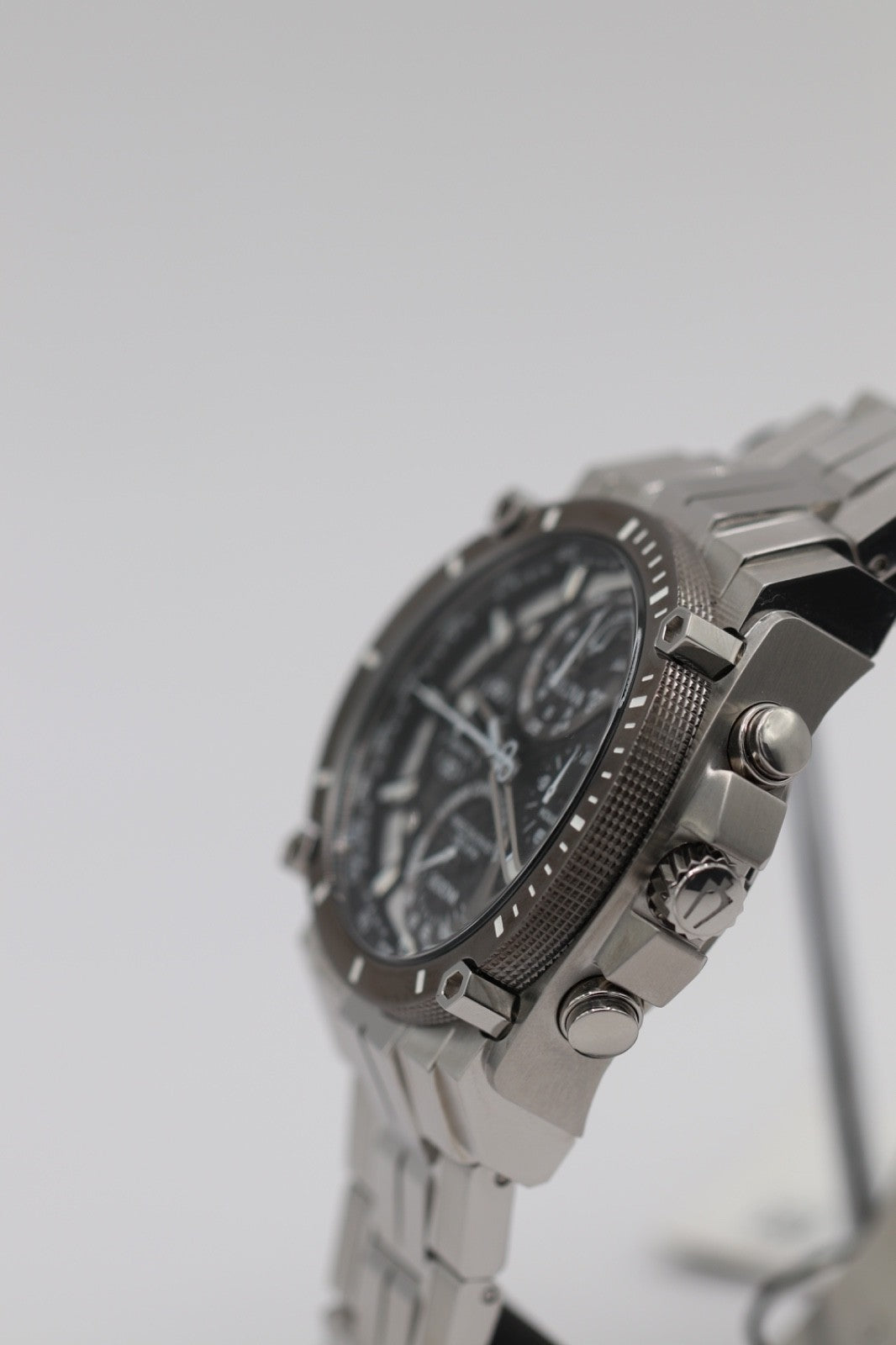 Bulova Precisionist Men's Chronograph Calendar Quartz Silver Watch 46 MM 98B405