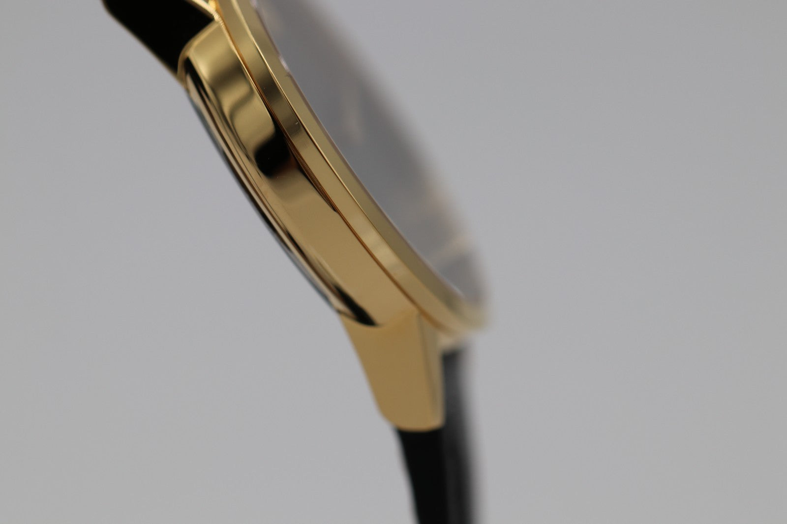 Movado Women's Watch 0607275 Swiss Quartz Gold Museum Black Dial Leather Band