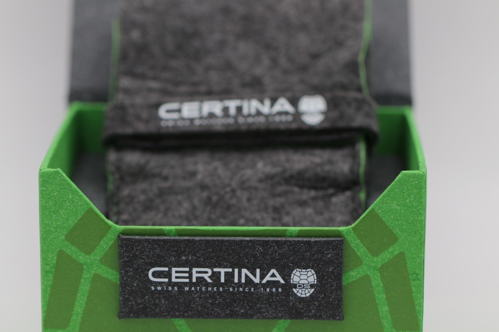 CERTINA Women Analog Automatic Casual Watch Classic Dress Mother of Pearl Dial