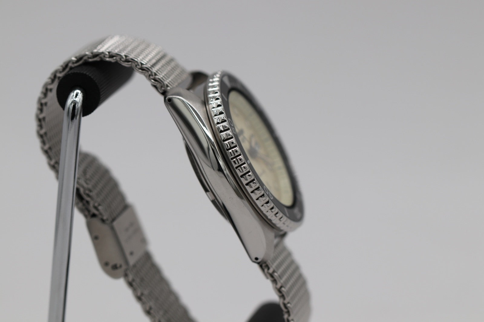 Seiko 5 Sports Men's Watch SRPD67 Automatic Cream Dial Day Date Steel 42mm