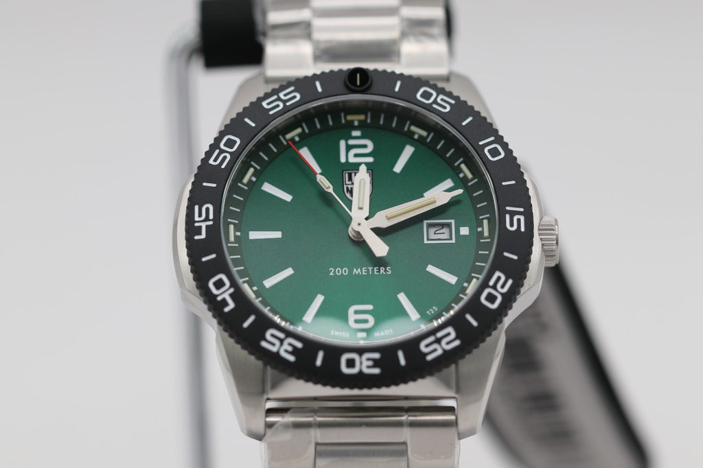 Swiss Luminox XS.3137 Pacific Diver Green Dial Tritium Stainless Mens 44mm Watch