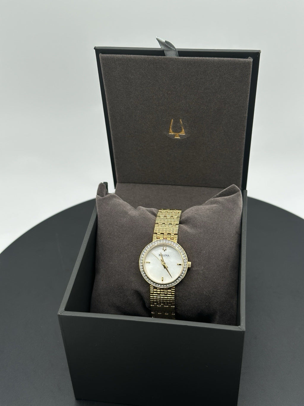 BULOVA $350 WOMEN'S DAZZLING CRYSTALS GOLD, M-O-PEARL DIAL WATCH PHANTOM 98L278