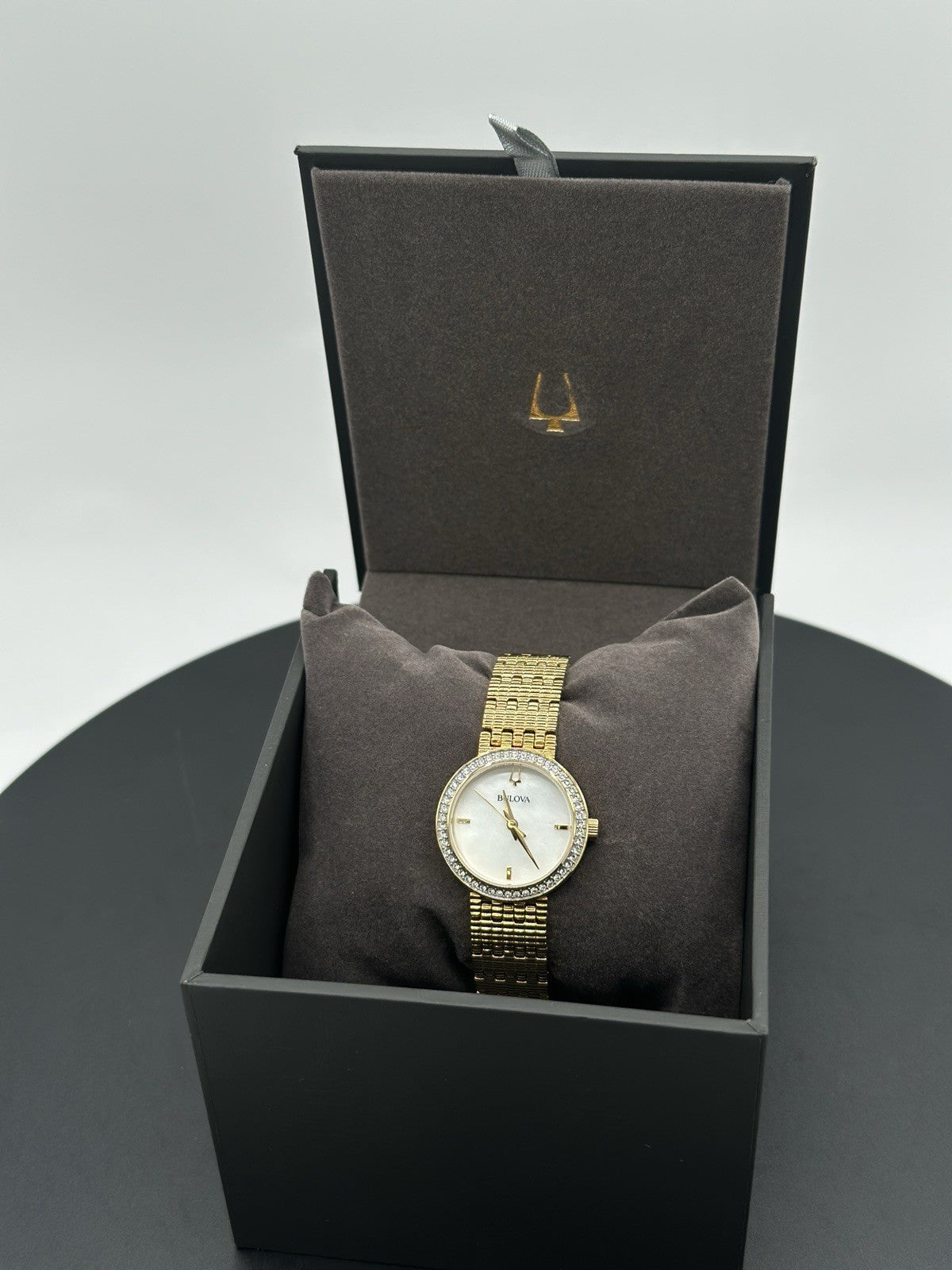 BULOVA $350 WOMEN'S DAZZLING CRYSTALS GOLD, M-O-PEARL DIAL WATCH PHANTOM 98L278