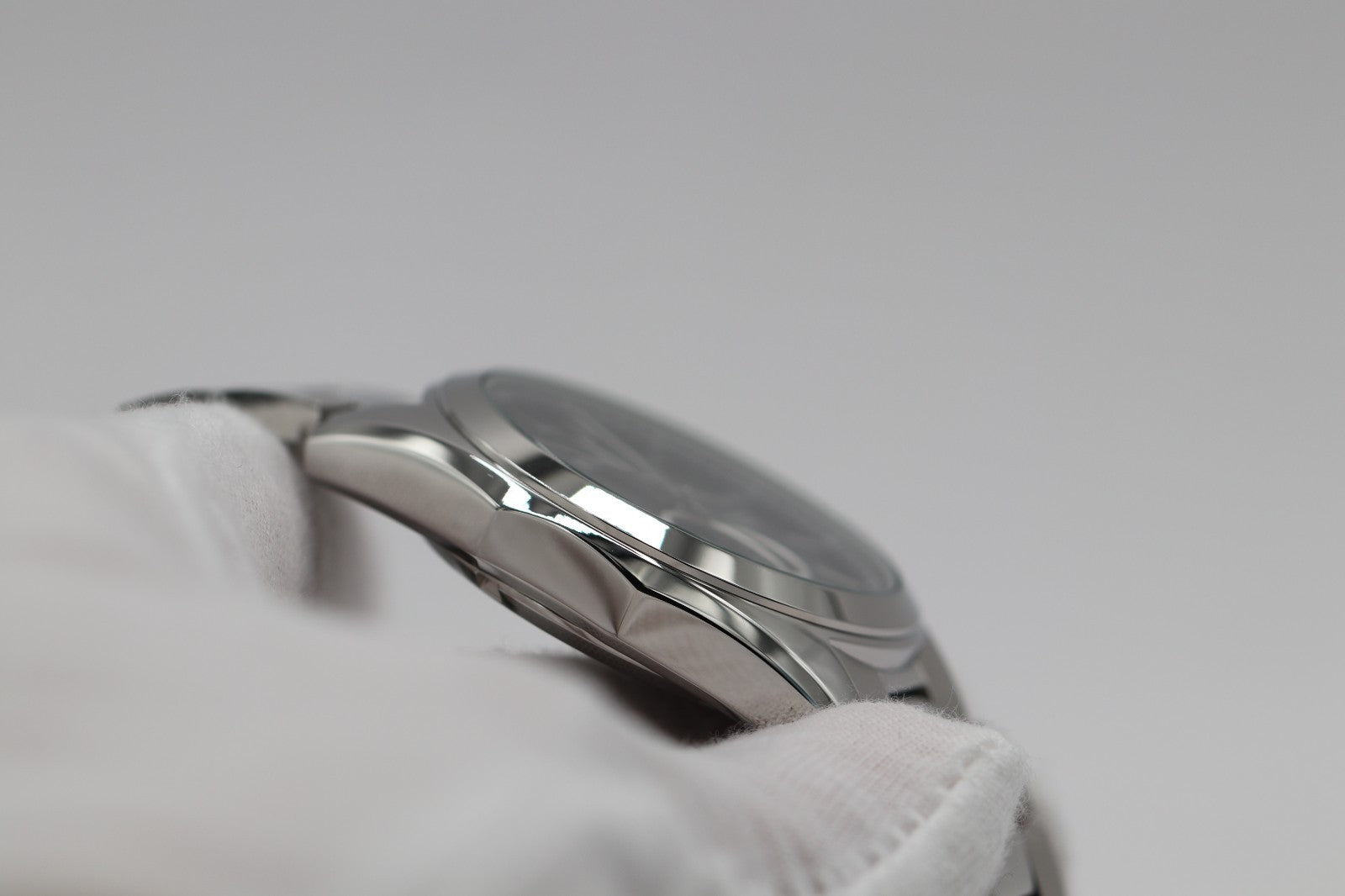 Bulova Surveyor Classic Automatic Men's Watch 42 mm 96A270