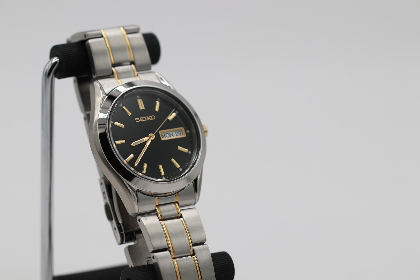 Seiko Essentials Quartz Black Dial Men's Watch SUR363