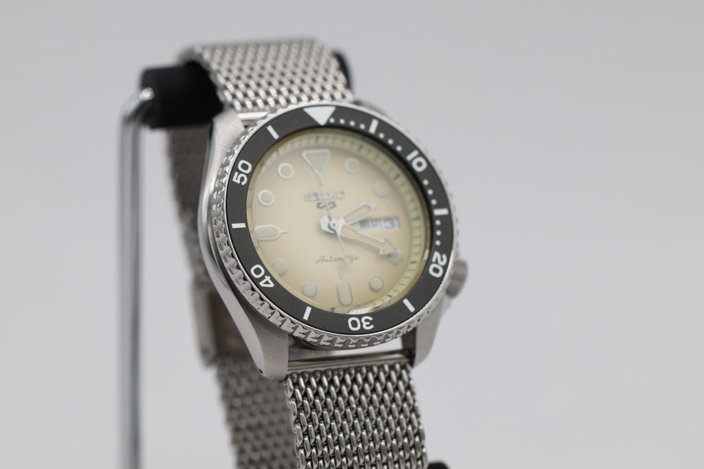 Seiko 5 Sports Men's Watch SRPD67 Automatic Cream Dial Day Date Steel 42mm