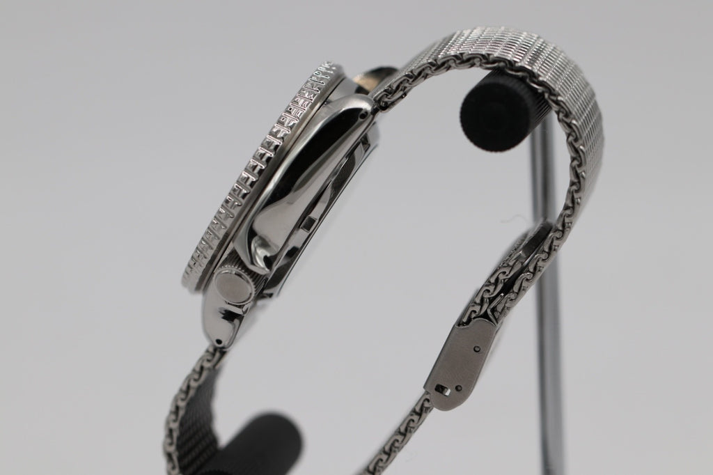 Seiko 5 Sports Men's Watch SRPD67 Automatic Cream Dial Day Date Steel 42mm