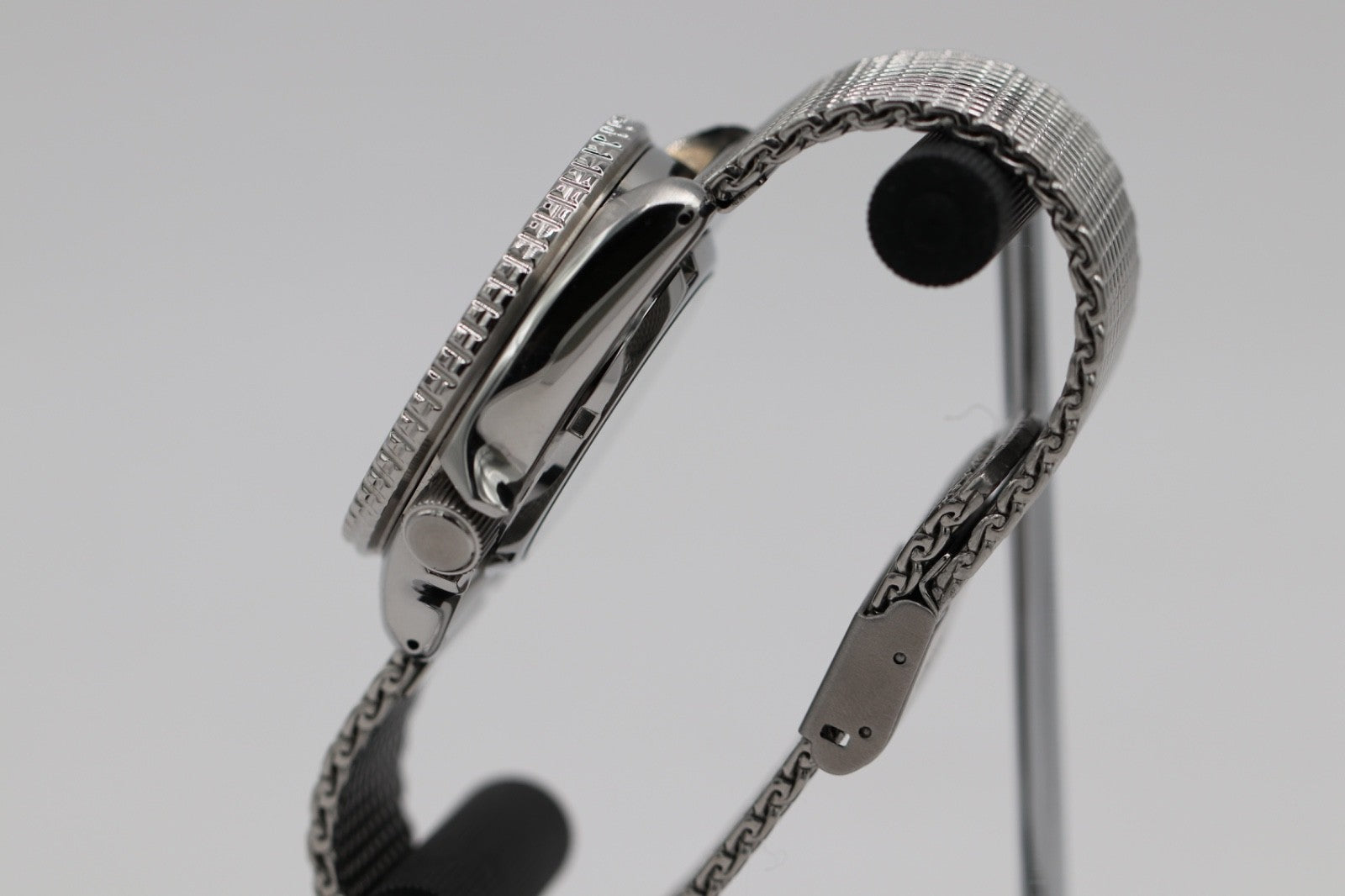 Seiko 5 Sports Men's Watch SRPD67 Automatic Cream Dial Day Date Steel 42mm