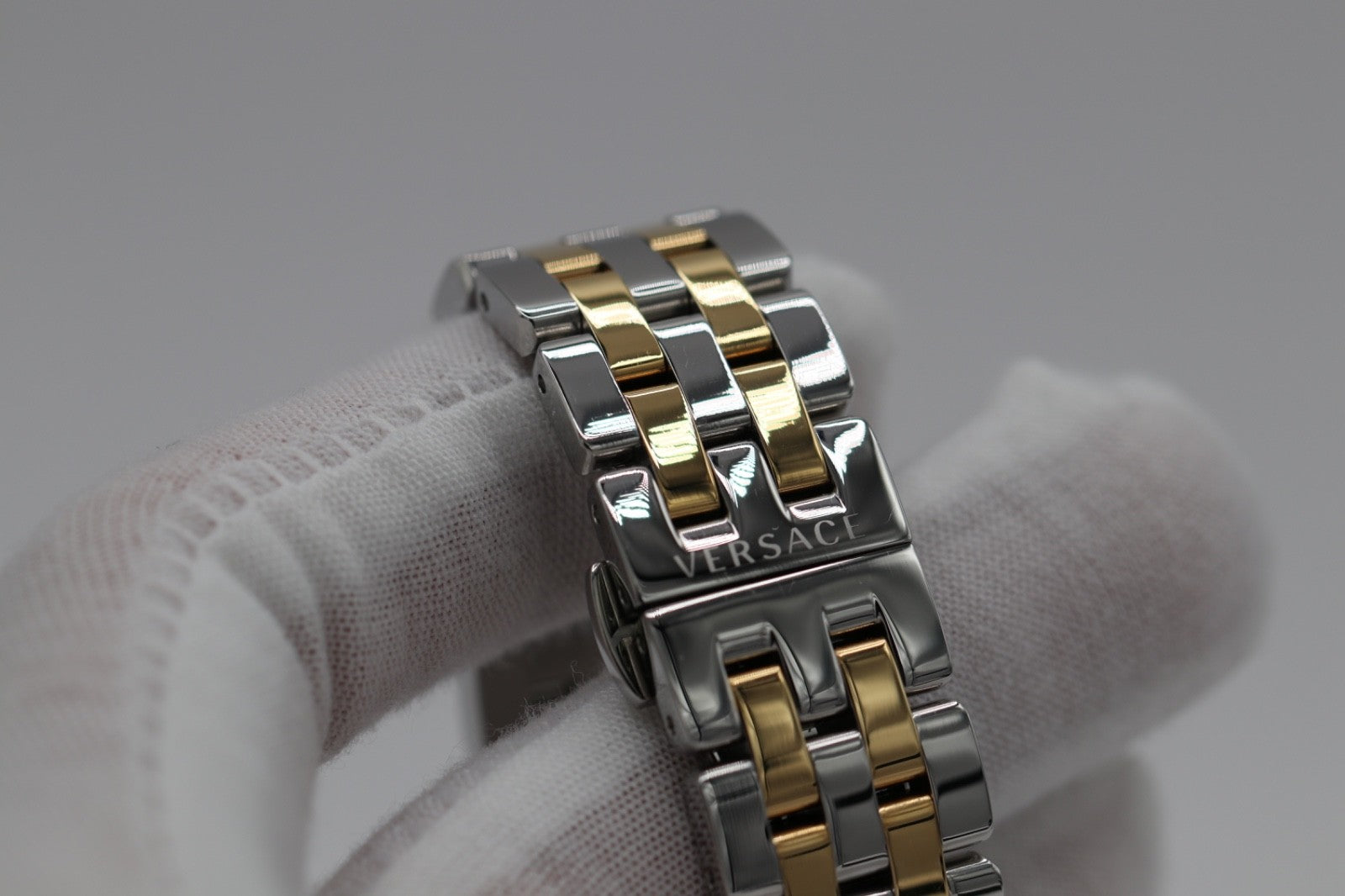Versace Thea VE2CA0623 Womens Quartz Watch