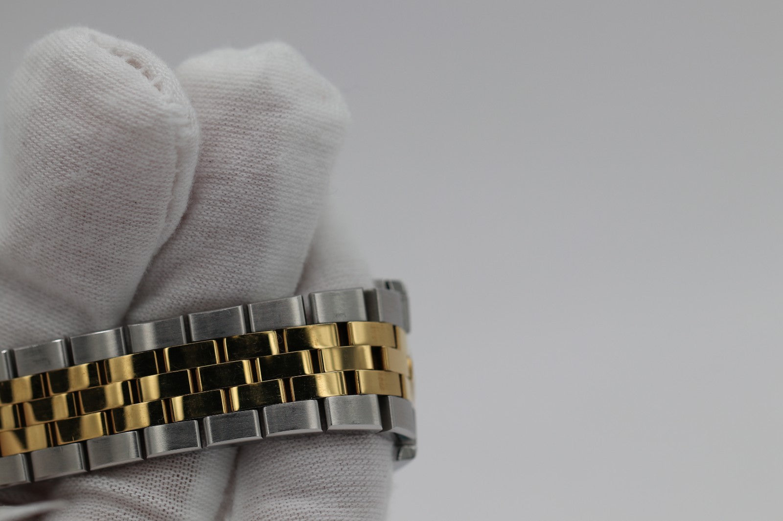 Movado Women's Watch 0607630 Mother of Pearl Diamond Swiss Quartz Two Tone Steel