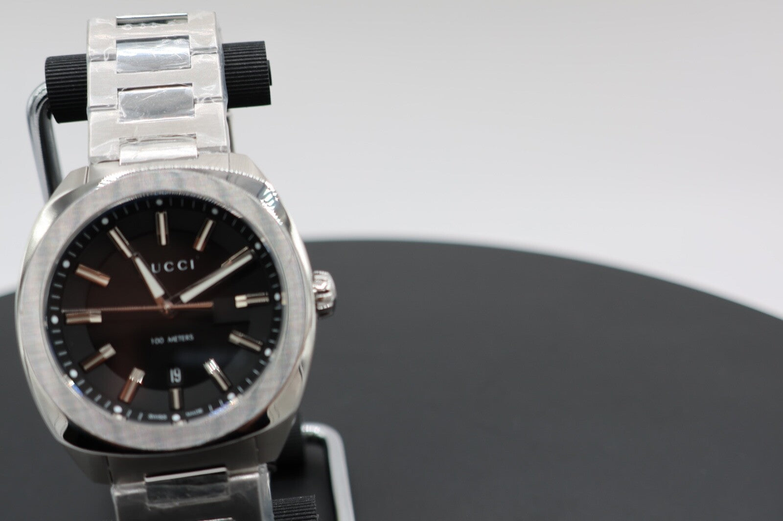 GUCCI GG2570 40MM QUARTZ STAINLESS STEEL BLK DIAL MEN'S WATCH YA142301 $1400