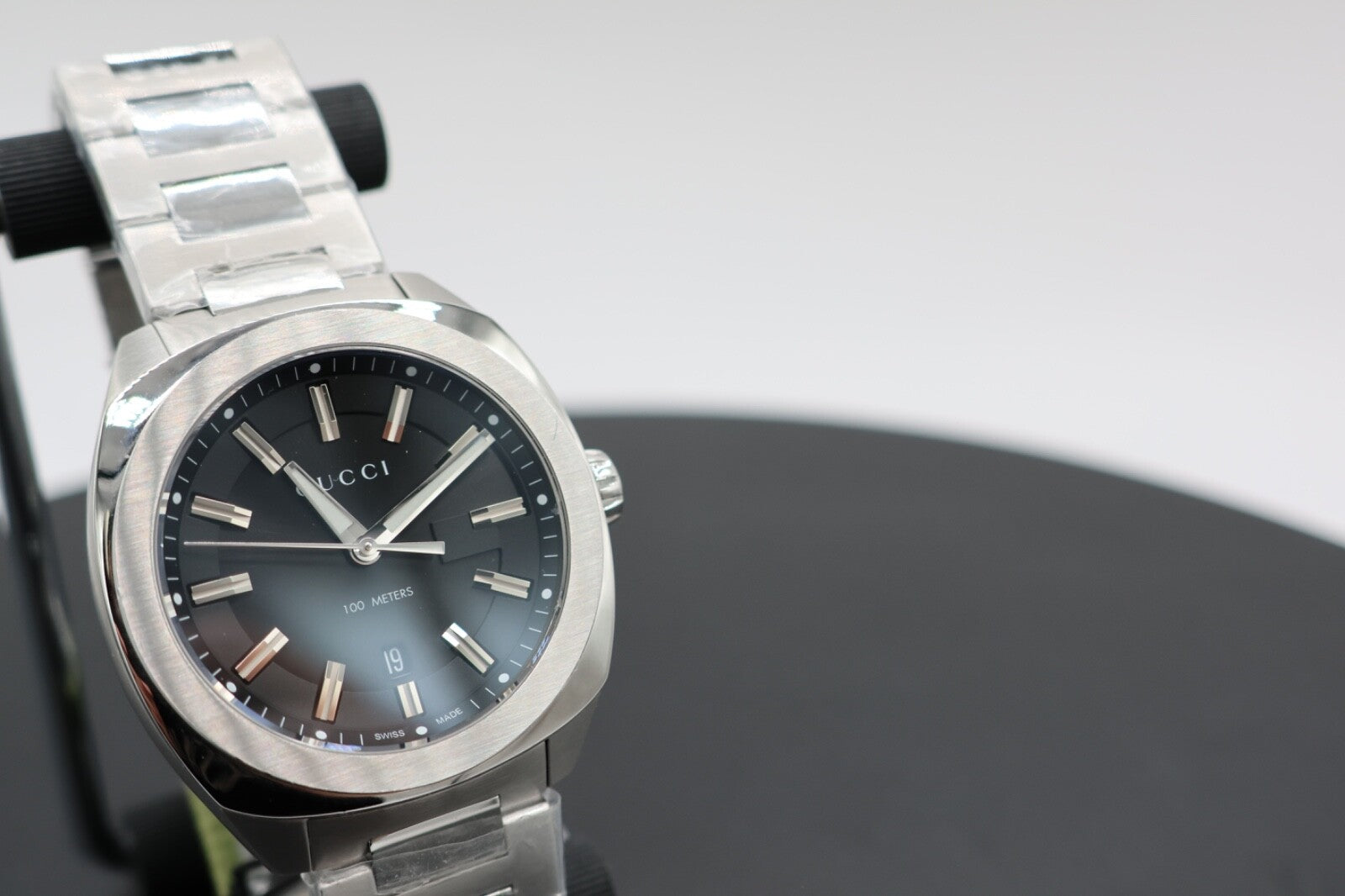 GUCCI GG2570 40MM QUARTZ STAINLESS STEEL BLK DIAL MEN'S WATCH YA142301 $1400