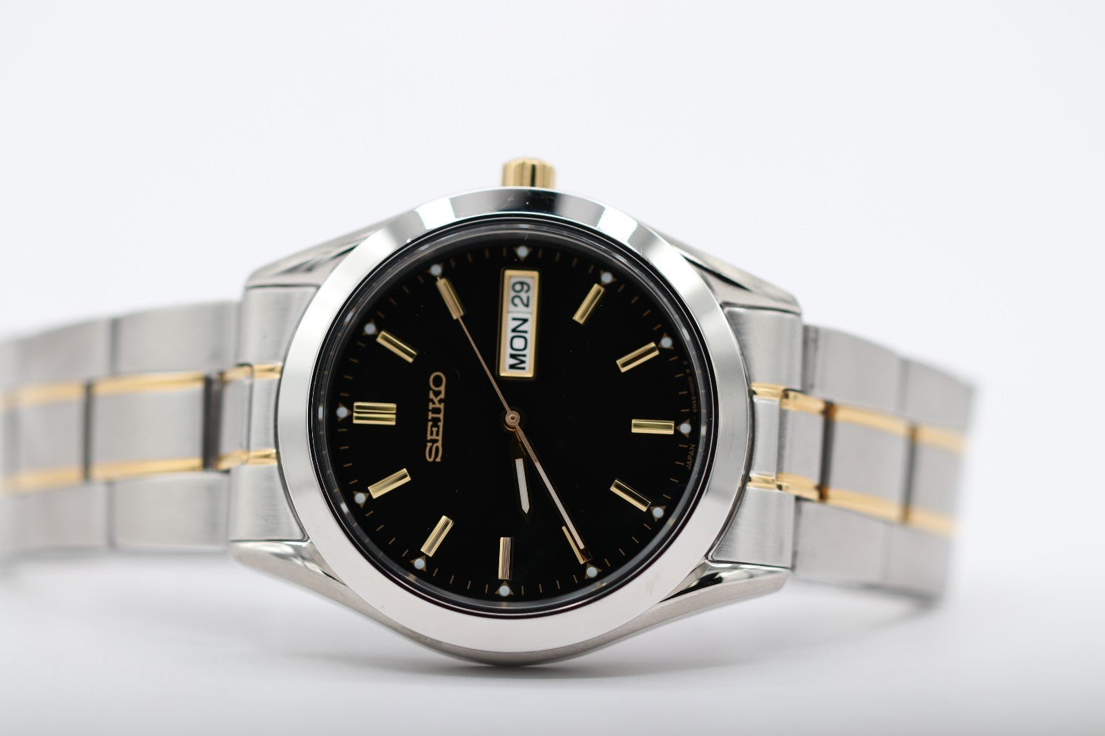 Seiko Essentials Quartz Black Dial Men's Watch SUR363