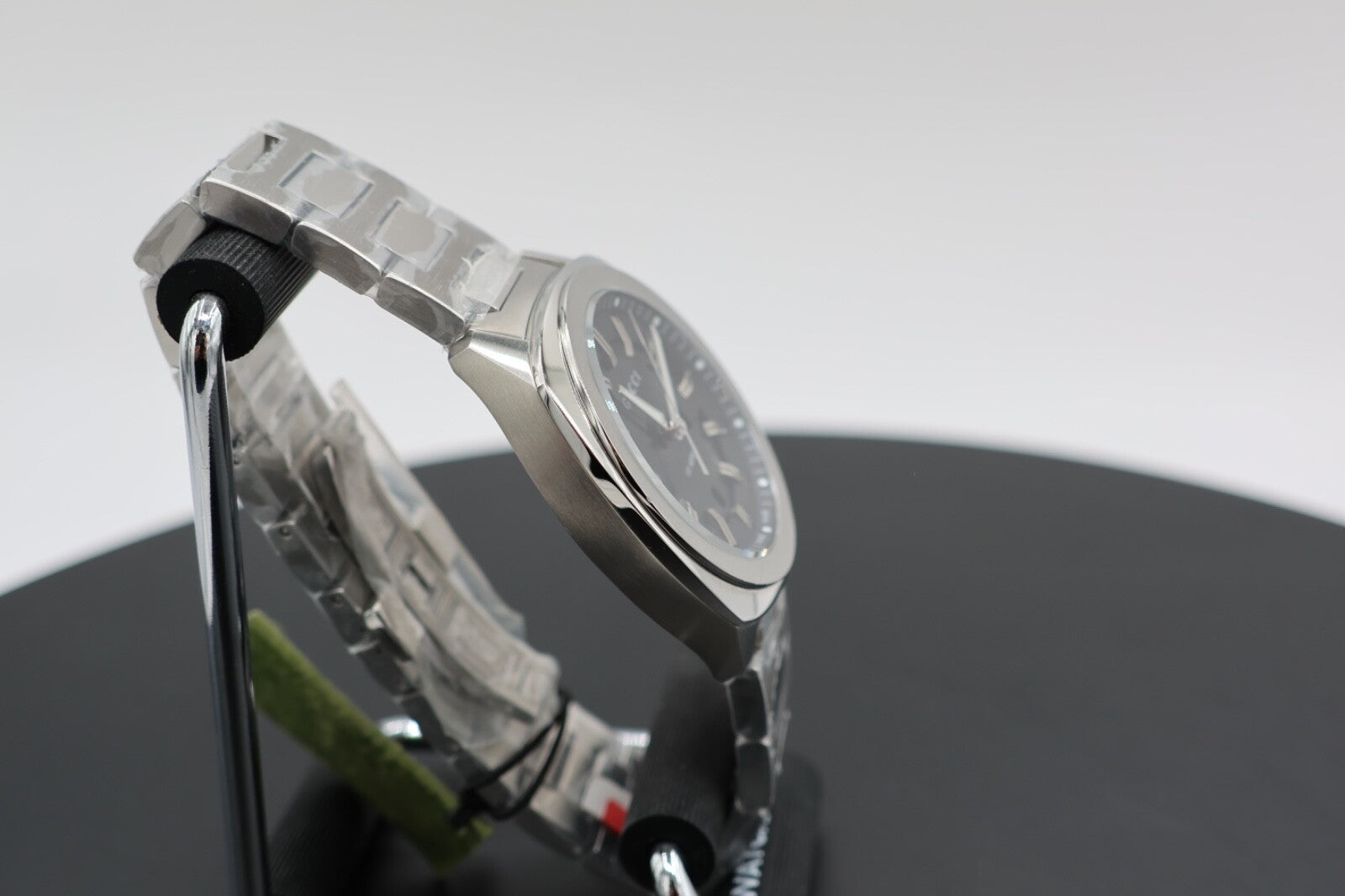 GUCCI GG2570 40MM QUARTZ STAINLESS STEEL BLK DIAL MEN'S WATCH YA142301 $1400