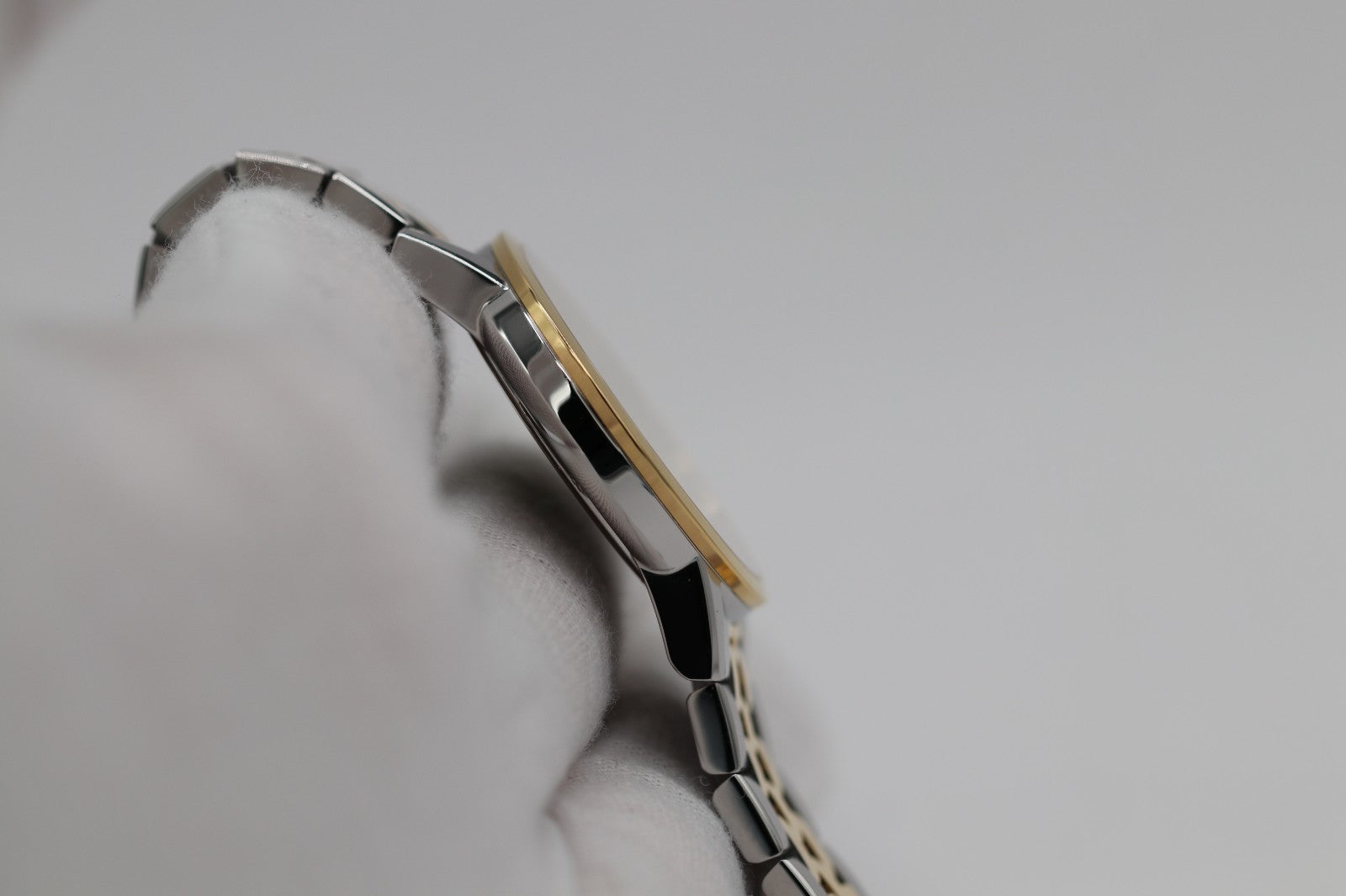 Movado Women's Watch 0607630 Mother of Pearl Diamond Swiss Quartz Two Tone Steel