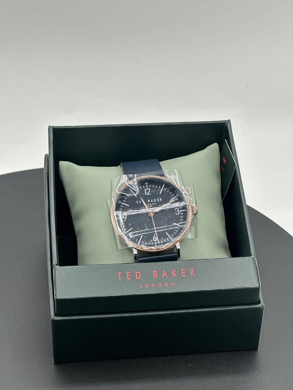 Ted Baker Phylipa Men Black Round Dial Analog Watch BKPPGF40391