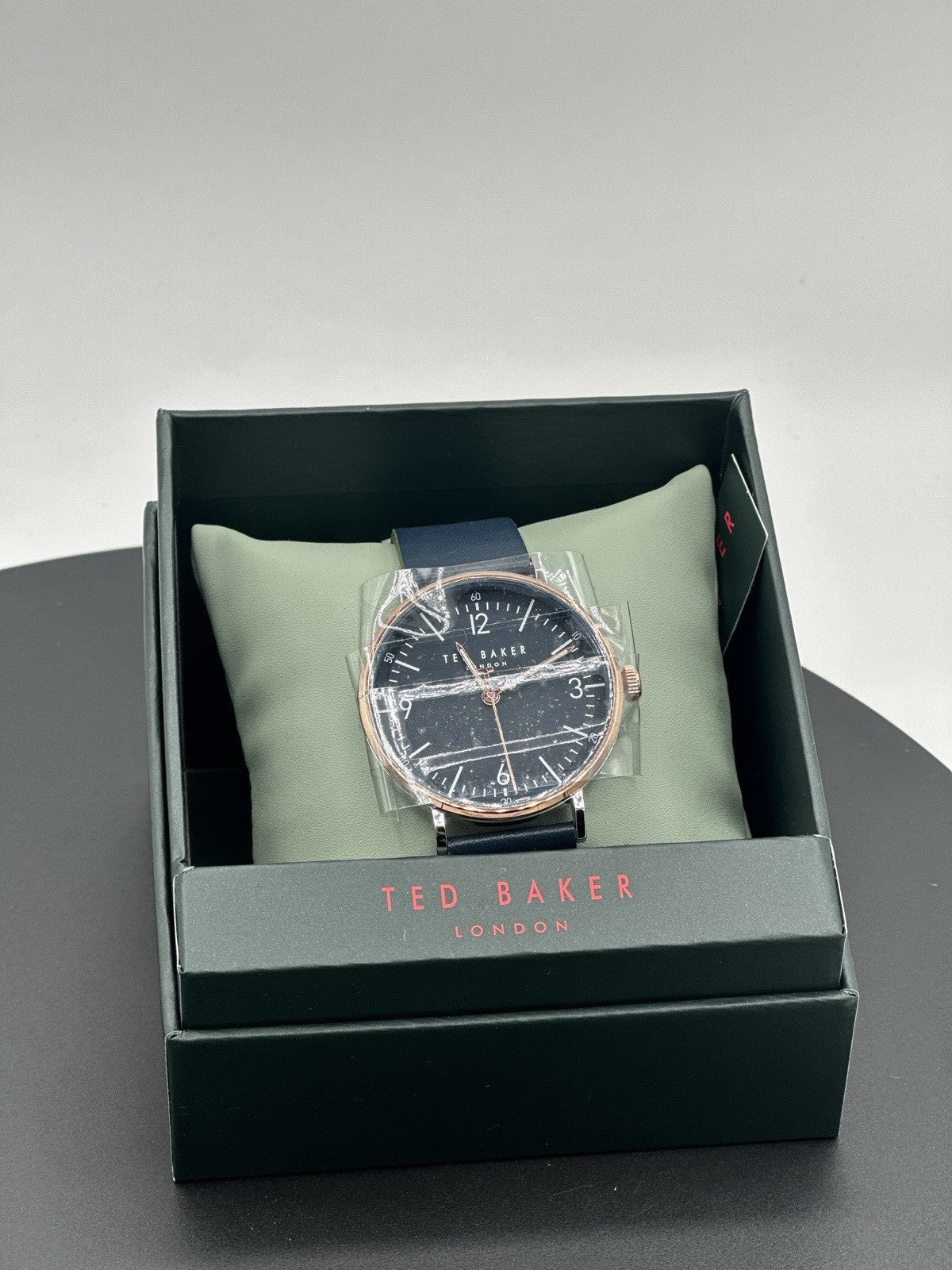 Ted Baker Phylipa Men Black Round Dial Analog Watch BKPPGF40391